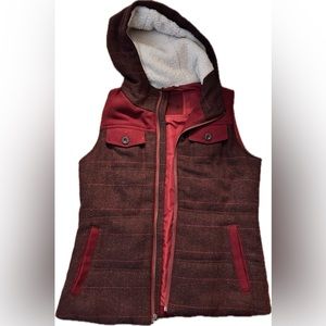 Prana Wool vest size small in red